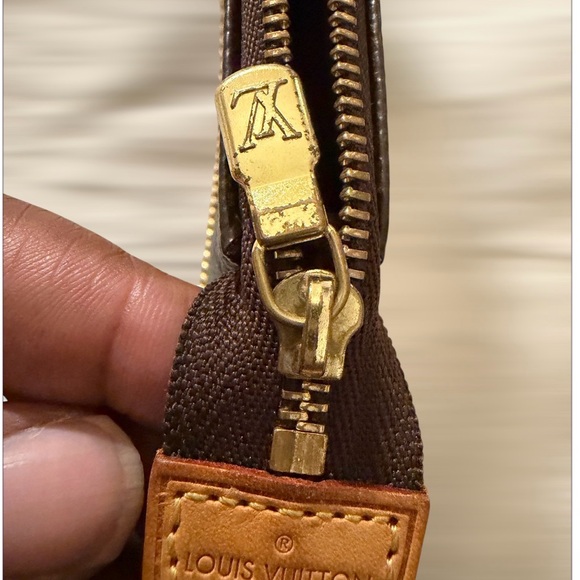 Authentic Louis Vuitton Momogram Mini Pochette - Picture 3 of 7